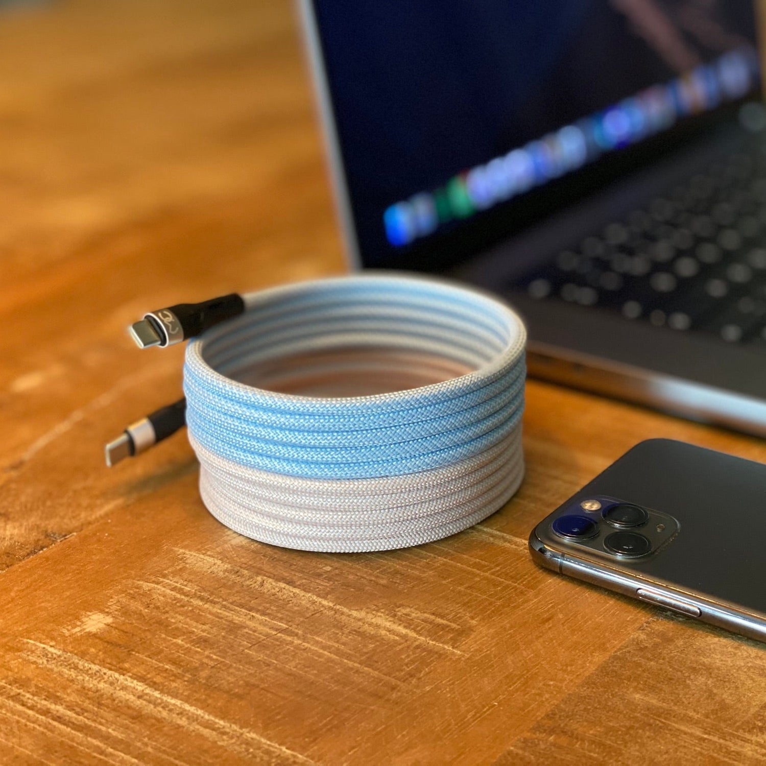 Ontdek het USB Type-C USB-C oplaadsnoer van MagCable! Deze magnetische USB-C naar USB-C kabel biedt een knoopvrij ontwerp, razendsnel opladen en is geschikt voor Apple, Samsung, LG, Huawei. Duurzaam en ideaal voor dagelijks gebruik, thuis, werk of onderweg. Kies voor premium kwaliteit en bestel vandaag nog!