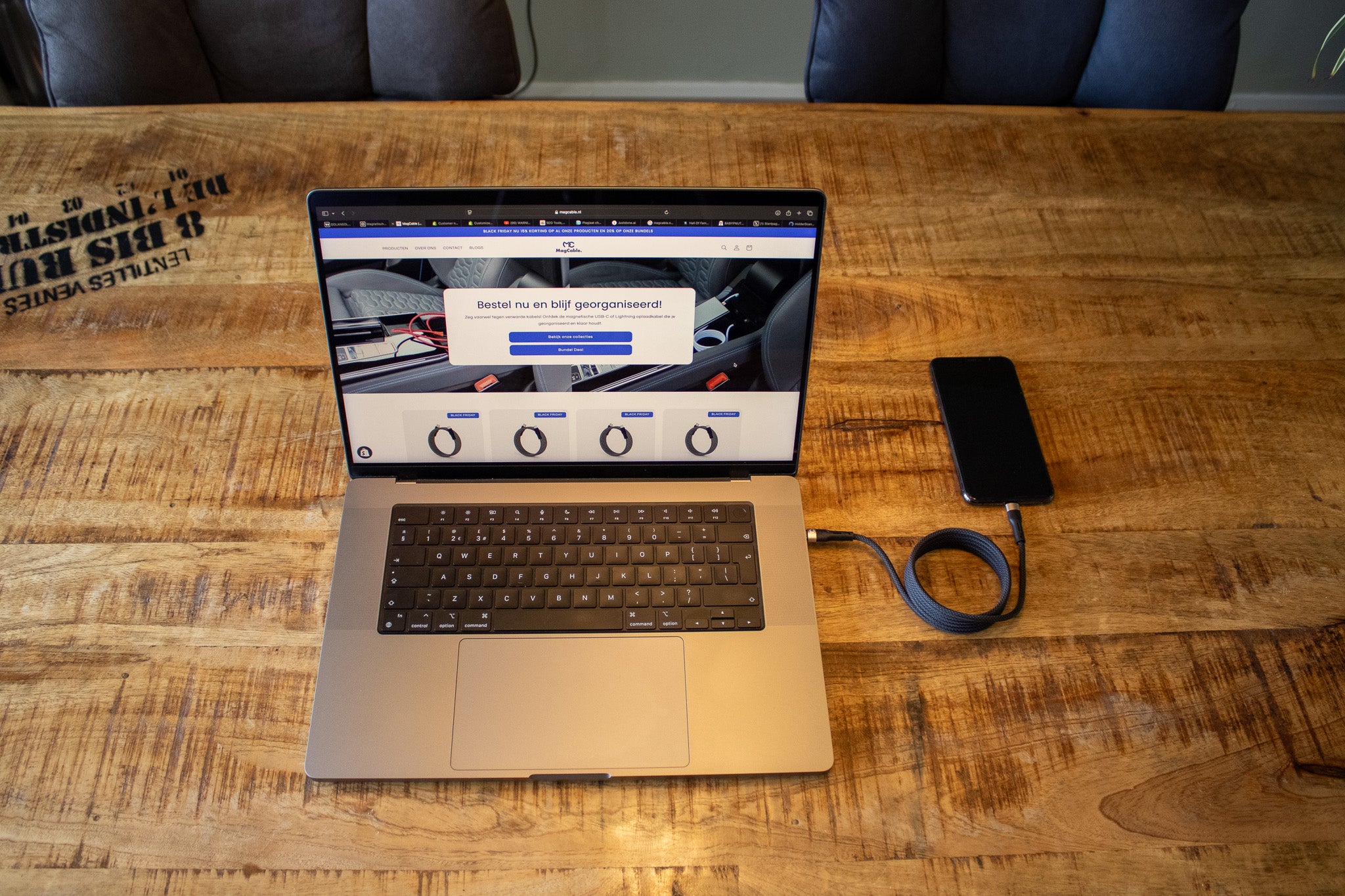 Ontdek het iPhone oplaadsnoer van MagCable! Deze magnetische USB-C naar Lightning kabel biedt een knoopvrij ontwerp, razendsnel opladen en is geschikt voor Apple producten, zoals iPhone, iPad, MacBook. Duurzaam en ideaal voor dagelijks gebruik, thuis, werk of onderweg. Kies voor premium kwaliteit en bestel vandaag nog!