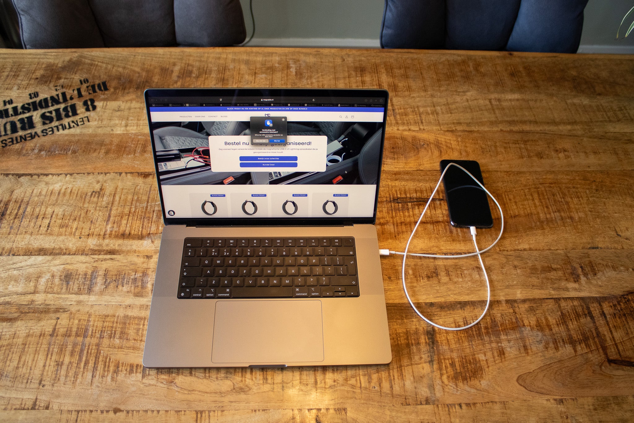 Ontdek het iPhone oplaadsnoer van MagCable! Deze magnetische USB-C naar Lightning kabel biedt een knoopvrij ontwerp, razendsnel opladen en is geschikt voor Apple producten, zoals iPhone, iPad, MacBook. Duurzaam en ideaal voor dagelijks gebruik, thuis, werk of onderweg. Kies voor premium kwaliteit en bestel vandaag nog!